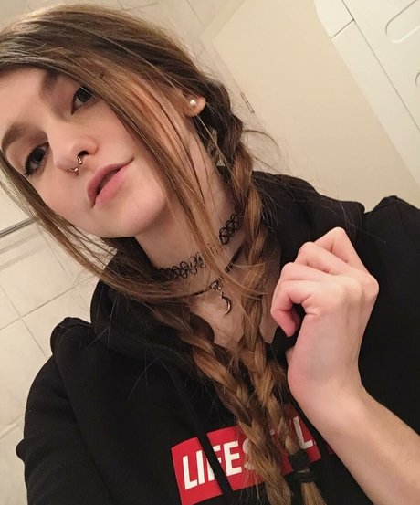 Nacktes geleaktes OnlyFans-Foto von Lumenti