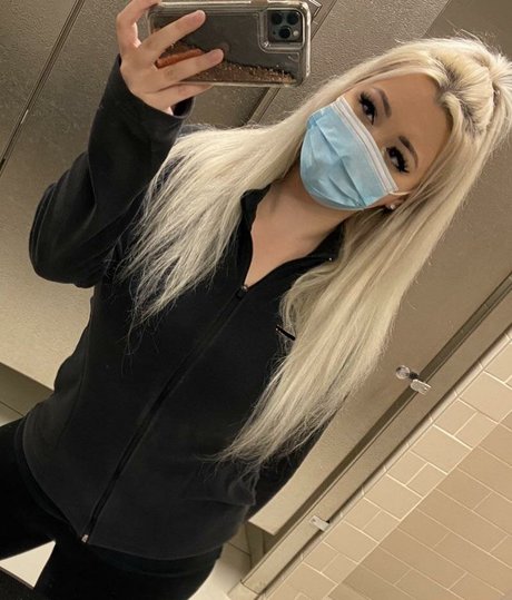 Nacktes geleaktes OnlyFans-Foto von Royalxhighness