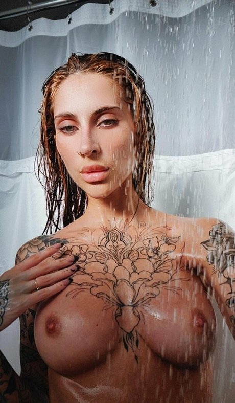 Nacktes geleaktes OnlyFans-Foto von Dippedinpoison