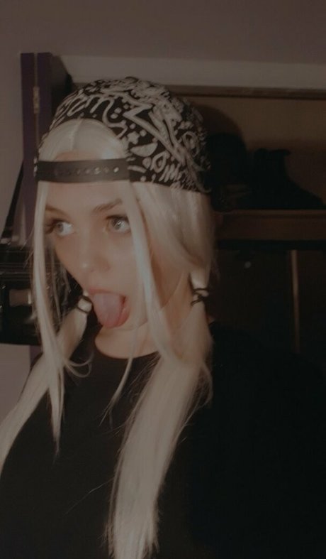Nacktes geleaktes OnlyFans-Foto von Lewdology