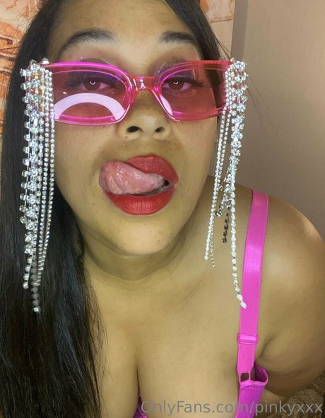 Nacktes geleaktes OnlyFans-Foto von Pinkyxxx