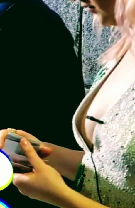 Nacktes geleaktes OnlyFans-Foto von Maisie Williams