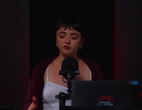 Nacktes geleaktes OnlyFans-Foto von Maisie Williams