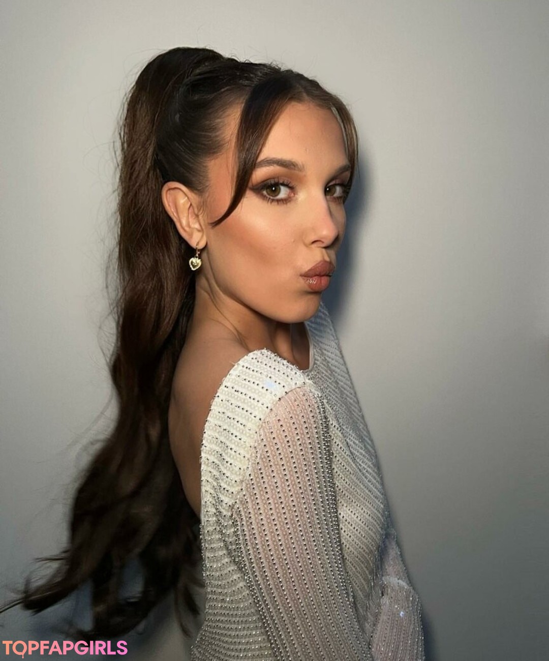 Nacktes geleaktes OnlyFans-Foto von Millie Bobby Brown #1029