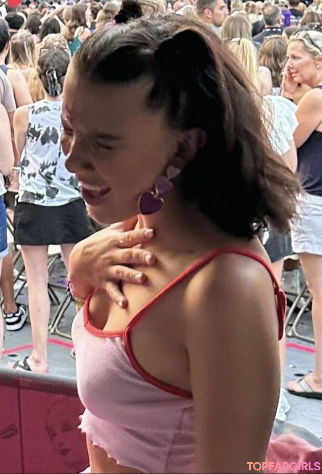 Nacktes geleaktes OnlyFans-Foto von Millie Bobby Brown #1208