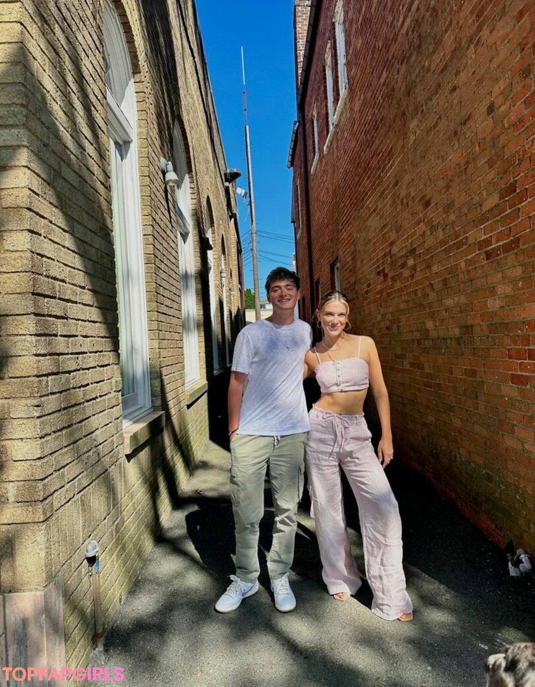 Nacktes geleaktes OnlyFans-Foto von Millie Bobby Brown #1238