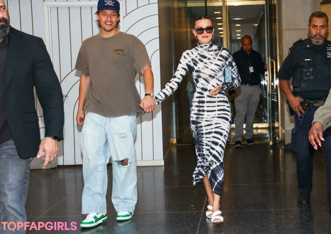 Nacktes geleaktes OnlyFans-Foto von Millie Bobby Brown #1454