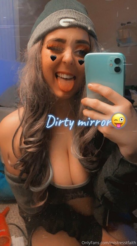 Nacktes geleaktes OnlyFans-Foto von Mistresstfaith