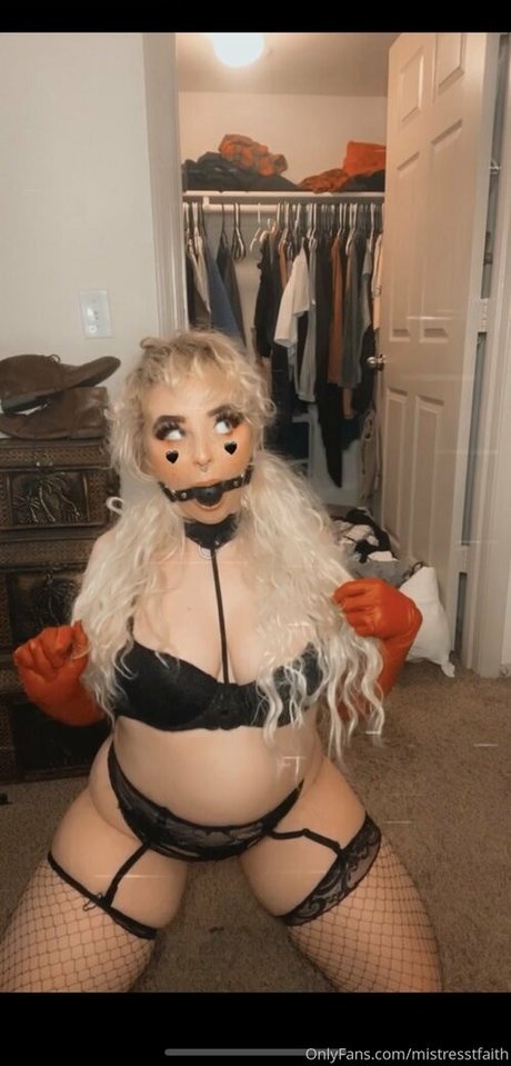 Nacktes geleaktes OnlyFans-Foto von Mistresstfaith