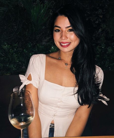 Nacktes geleaktes OnlyFans-Foto von Carolinekwan
