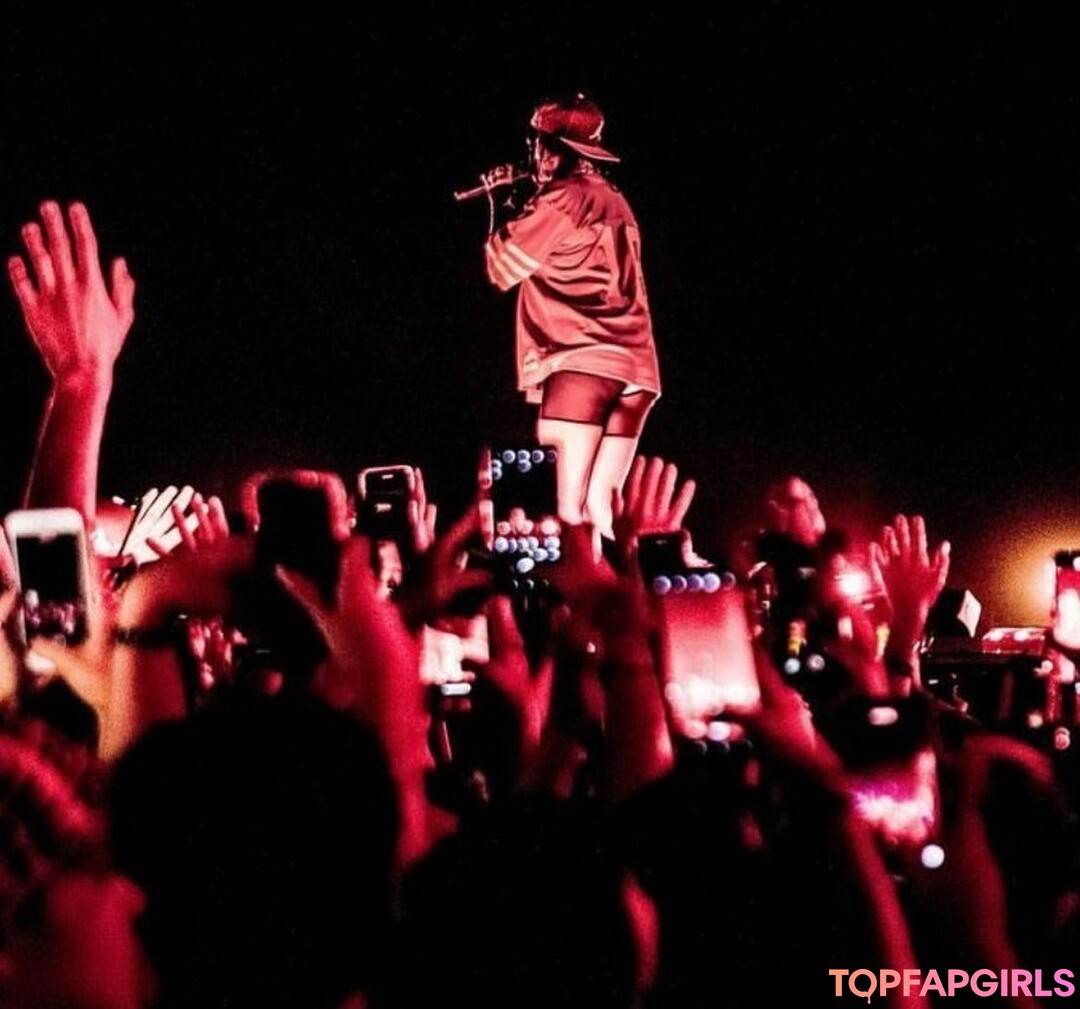 Nacktes geleaktes OnlyFans-Foto von Billie Eilish #1037