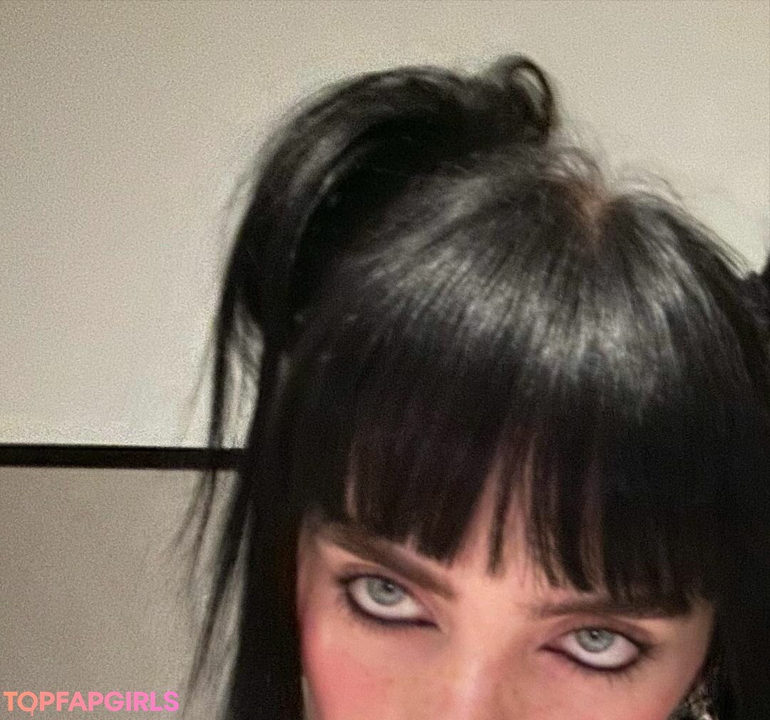 Nacktes geleaktes OnlyFans-Foto von Billie Eilish #1205