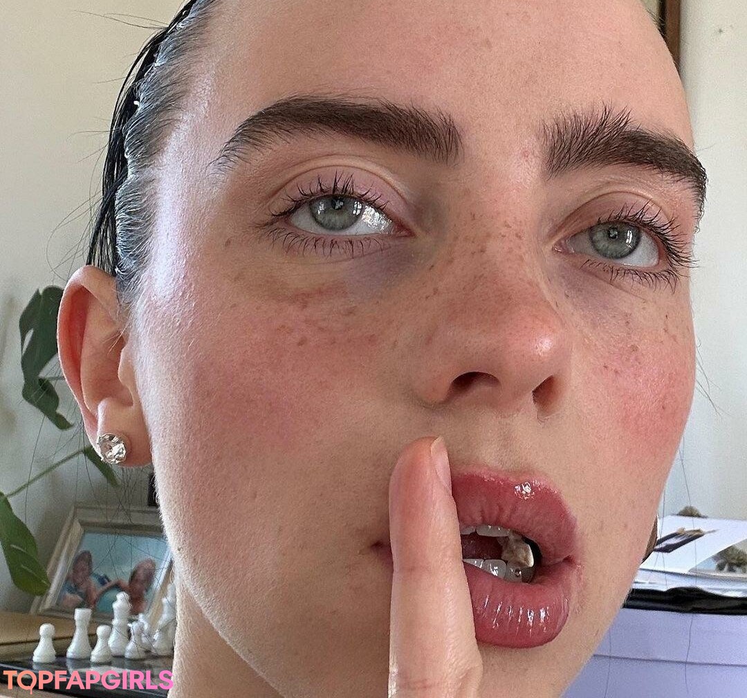 Nacktes geleaktes OnlyFans-Foto von Billie Eilish #1215
