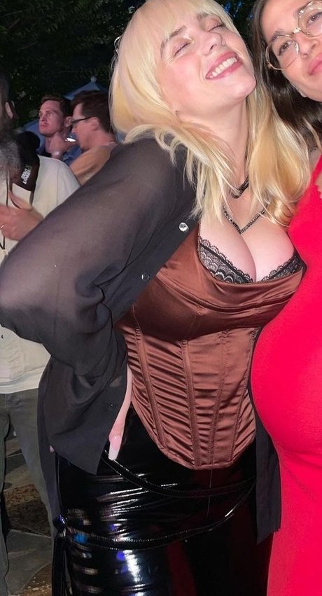 Nacktes geleaktes OnlyFans-Foto von Billie Eilish