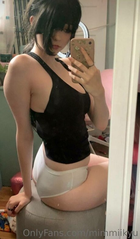 Nacktes geleaktes OnlyFans-Foto von Miimmikyu