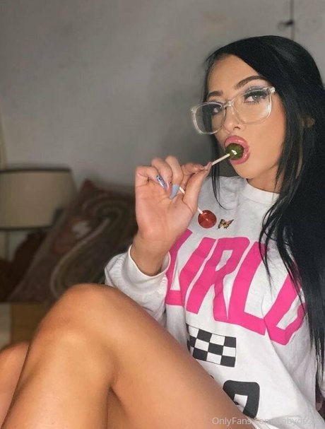 Nacktes geleaktes OnlyFans-Foto von Babydezxx