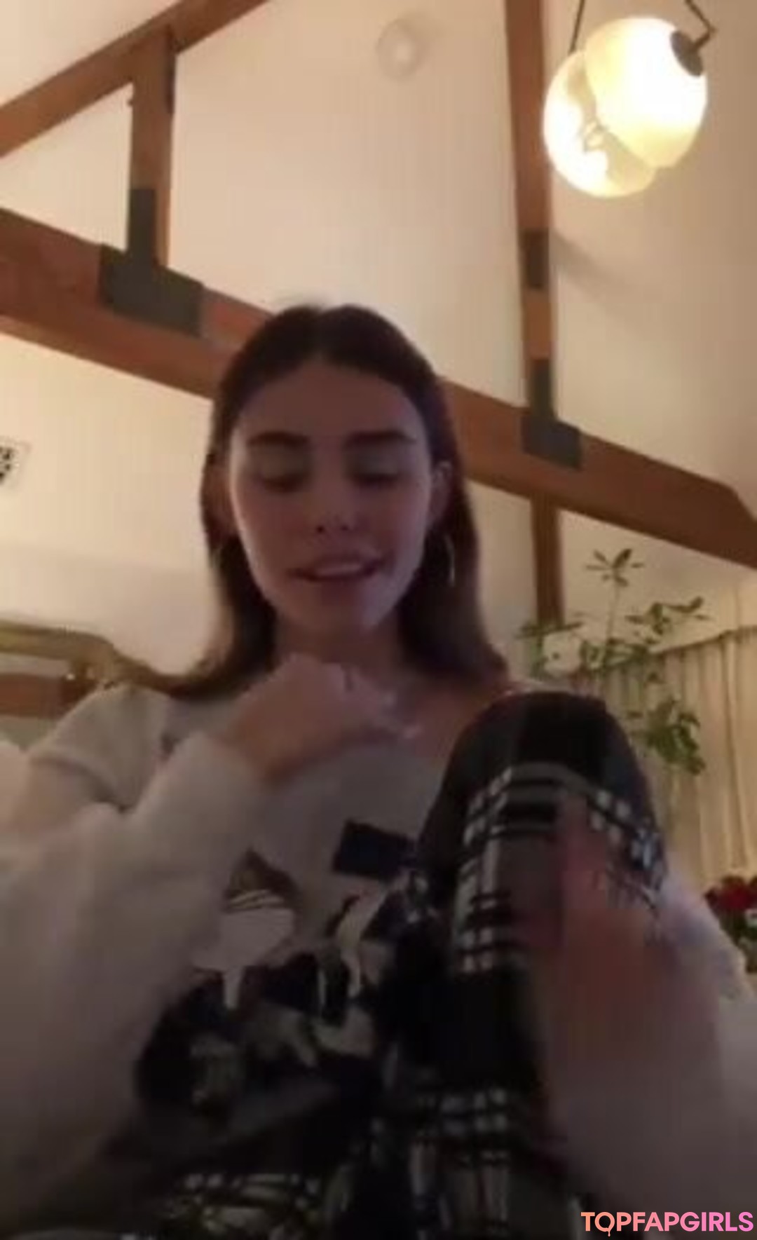 Nacktes geleaktes OnlyFans-Foto von Madison Beer #1095