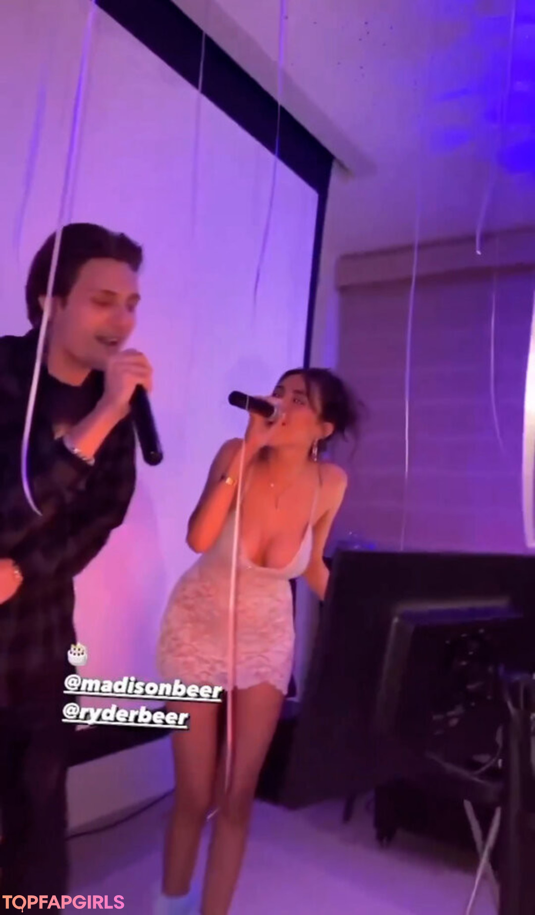Nacktes geleaktes OnlyFans-Foto von Madison Beer #1689