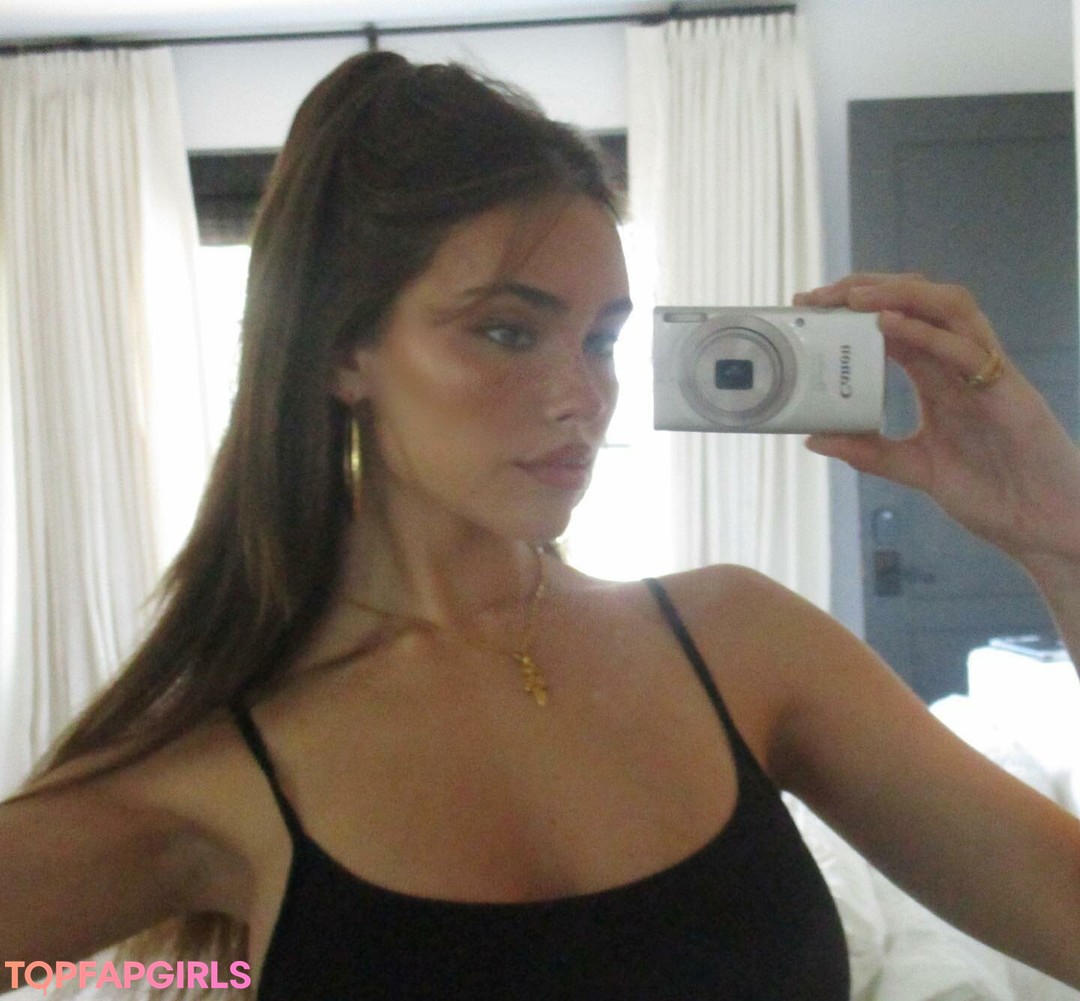 Nacktes geleaktes OnlyFans-Foto von Madison Beer #1880
