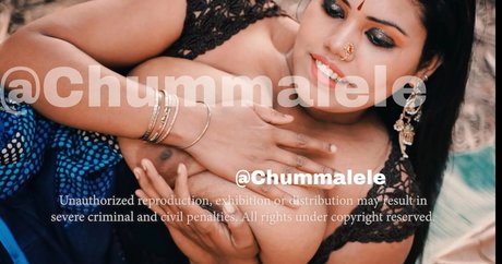 Nacktes geleaktes OnlyFans-Foto von Naari Magazine