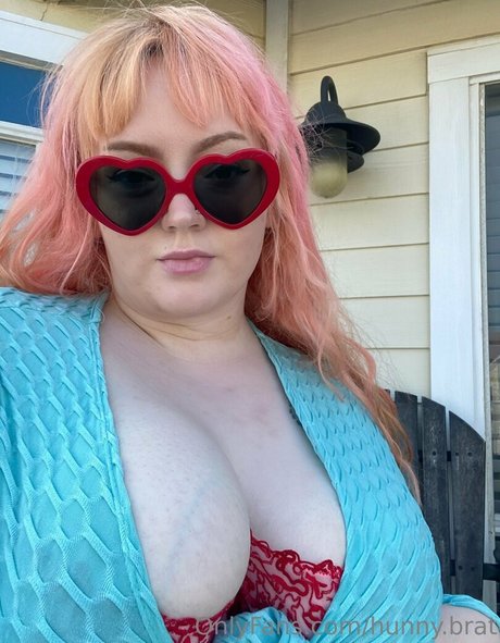 Nacktes geleaktes OnlyFans-Foto von Hunnybrat