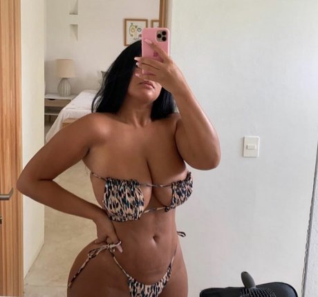 Nacktes geleaktes OnlyFans-Foto von Viphanaaels