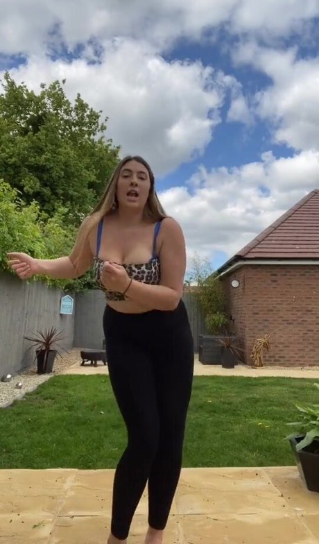 Nacktes geleaktes OnlyFans-Foto von The Blue Dress Girl