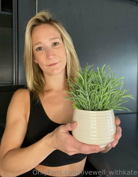 Nacktes geleaktes OnlyFans-Foto von Livewellwithkate