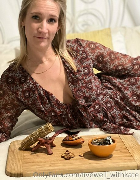 Nacktes geleaktes OnlyFans-Foto von Livewellwithkate