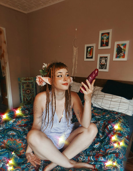 Nacktes geleaktes OnlyFans-Foto von Minalovegoodvids
