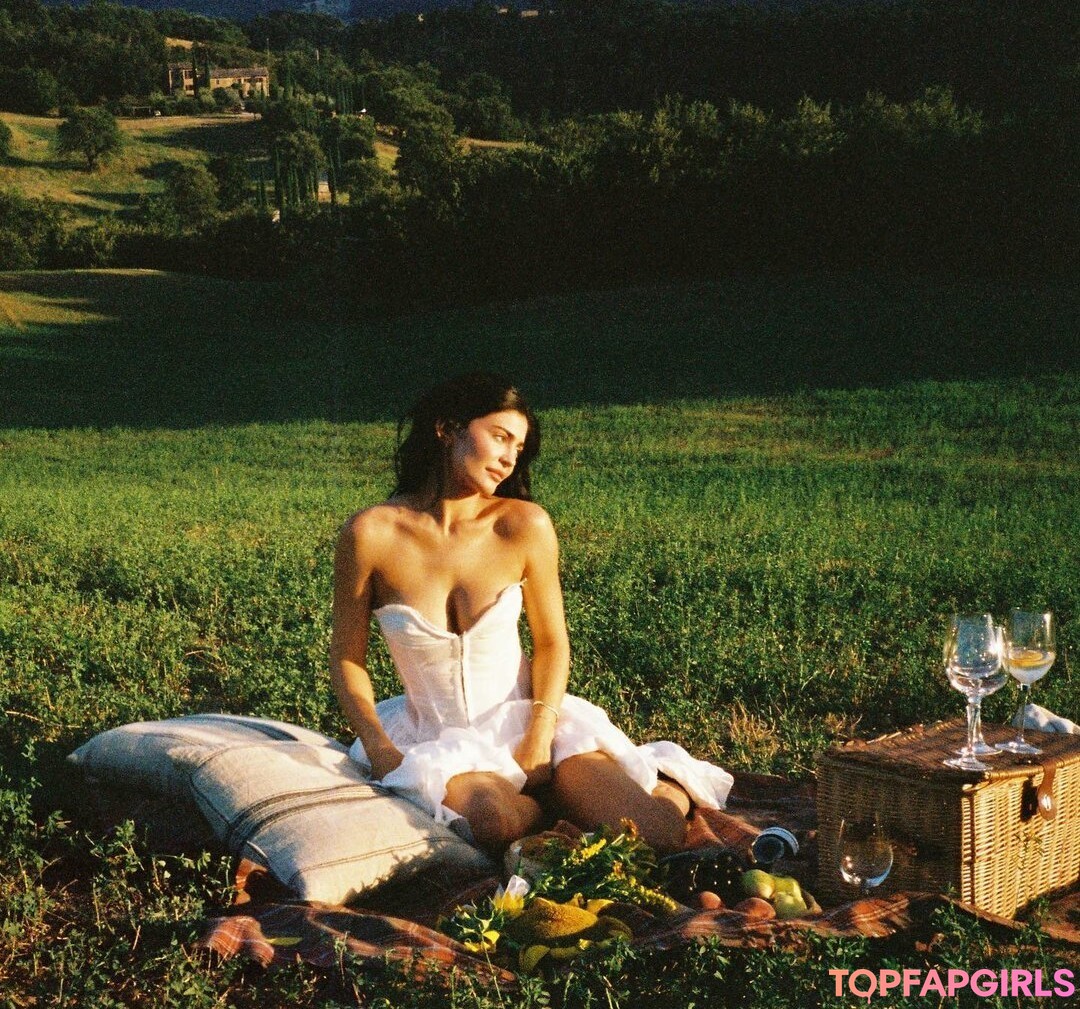 Nacktes geleaktes OnlyFans-Foto von Kylie Jenner #1340