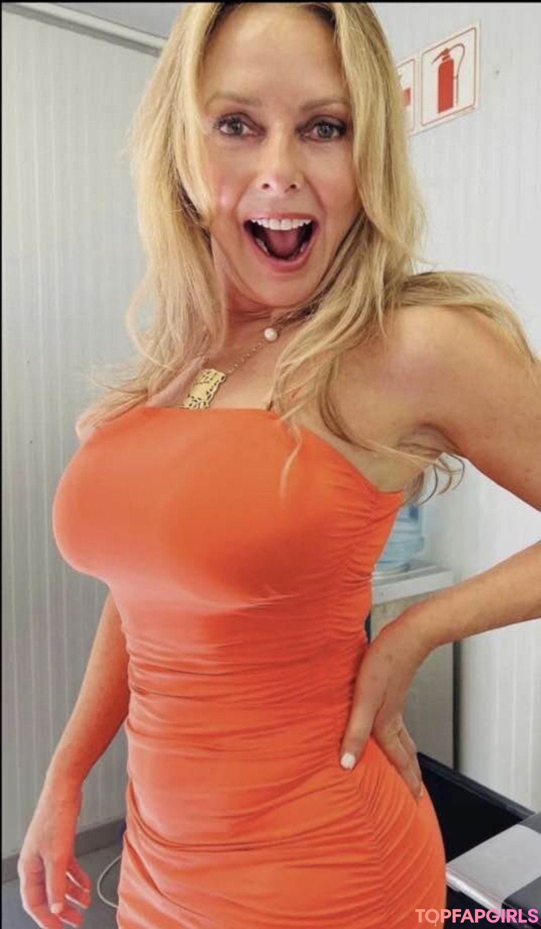 Nacktes geleaktes OnlyFans-Foto von Carol Vorderman #1138
