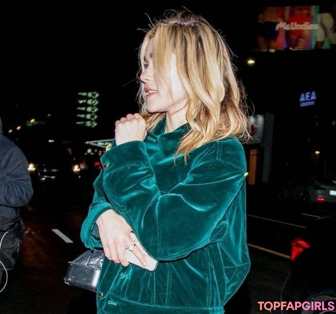 Nacktes geleaktes OnlyFans-Foto von Kiernan Shipka #1094
