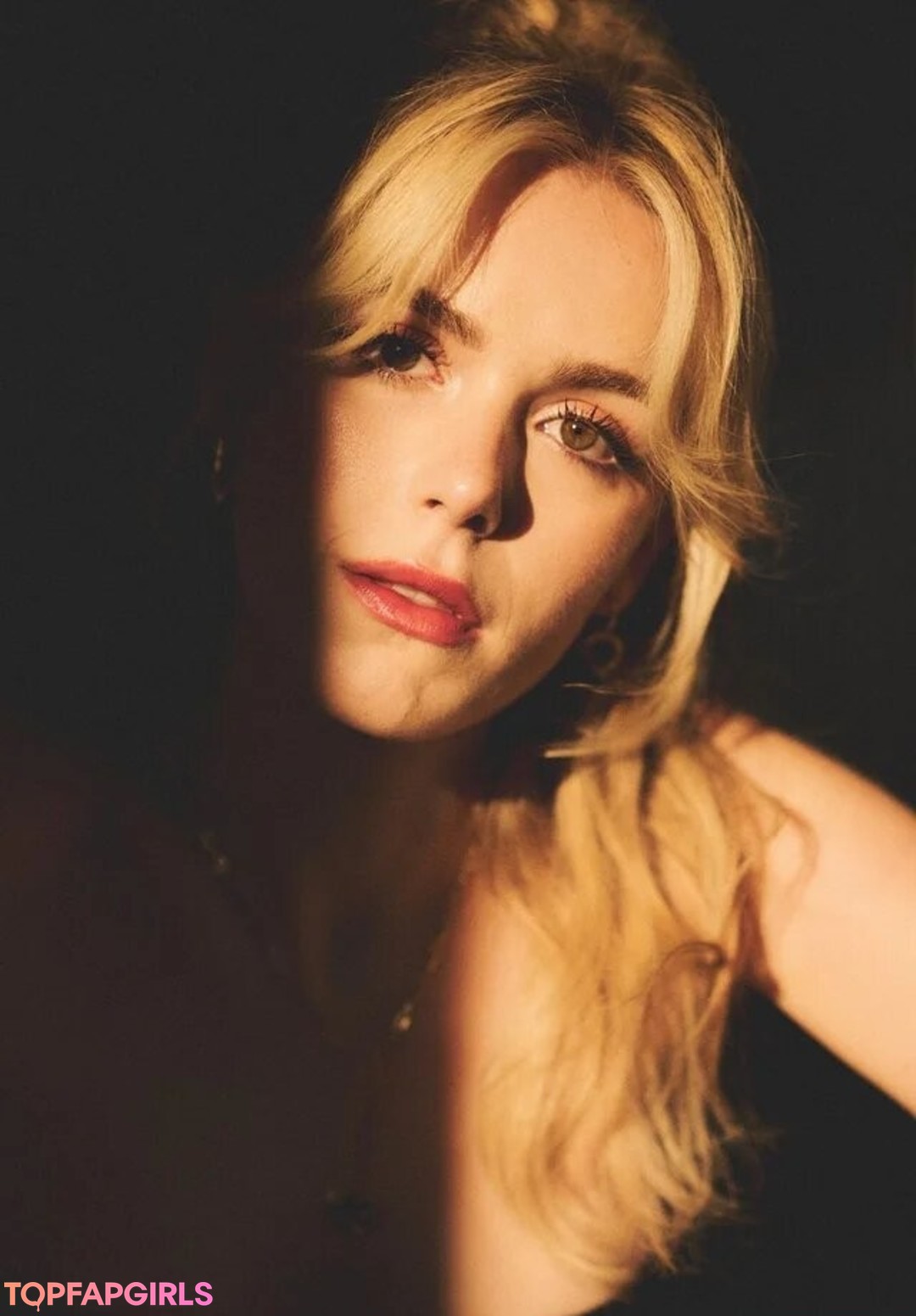 Nacktes geleaktes OnlyFans-Foto von Kiernan Shipka #1286