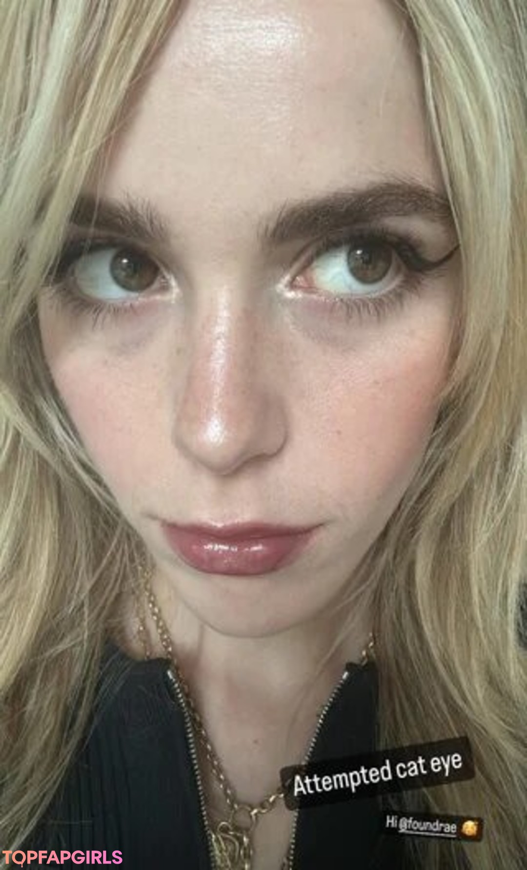 Nacktes geleaktes OnlyFans-Foto von Kiernan Shipka #1540