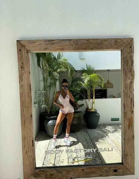 Nacktes geleaktes OnlyFans-Foto von Sexypetiteasiangirl