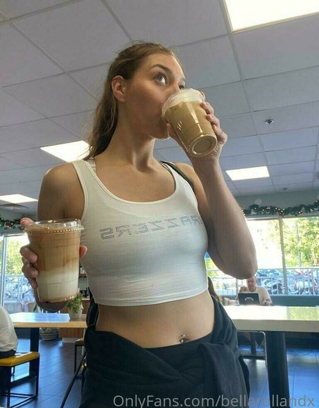Nacktes geleaktes OnlyFans-Foto von Bellarollandx