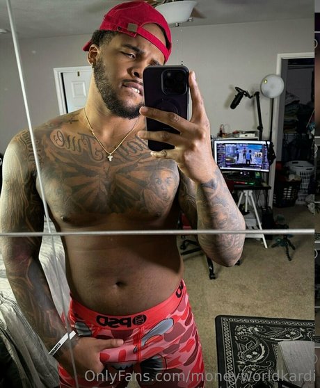 Nacktes geleaktes OnlyFans-Foto von Moneyworldkardi