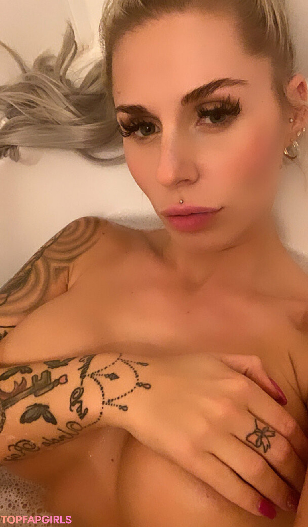 Nacktes geleaktes OnlyFans-Foto von Hotwifey #77 Nacktes geleaktes OnlyFans-Foto von Hotwifey #77