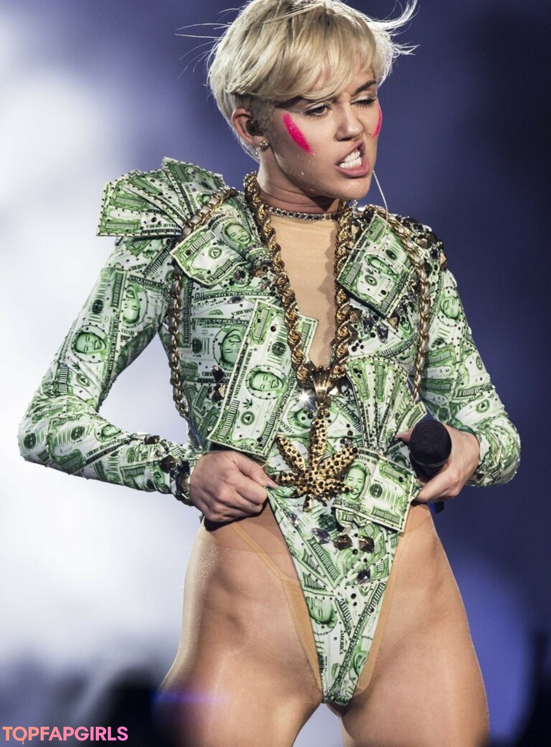 Nacktes geleaktes OnlyFans-Foto von Miley Cyrus #1090