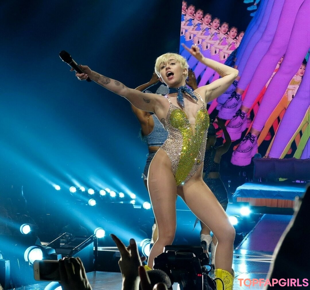 Nacktes geleaktes OnlyFans-Foto von Miley Cyrus #1122