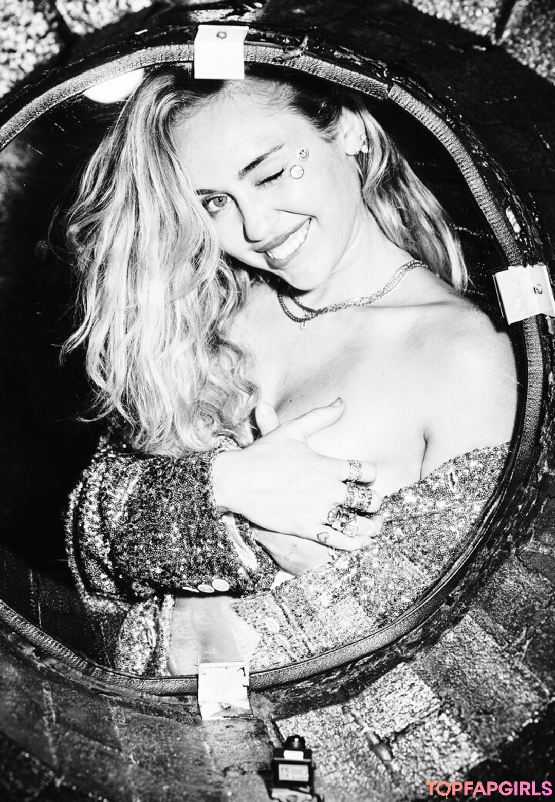 Nacktes geleaktes OnlyFans-Foto von Miley Cyrus #1702