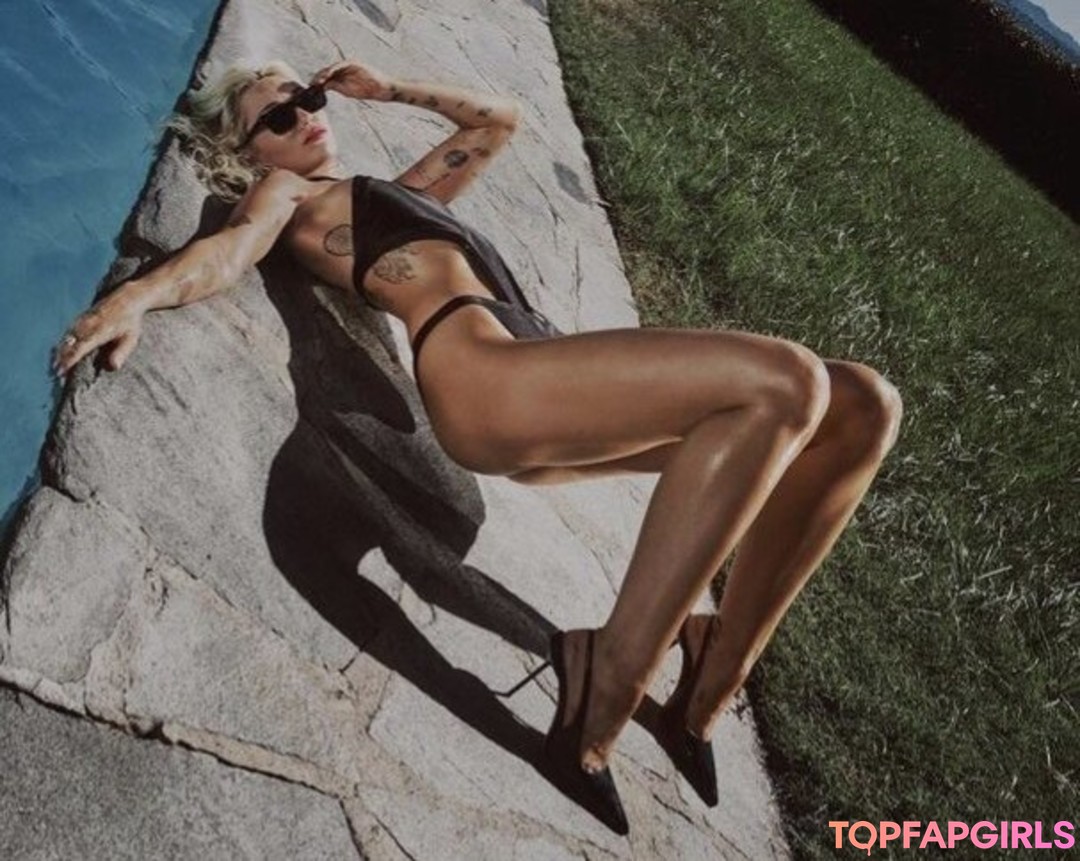 Nacktes geleaktes OnlyFans-Foto von Miley Cyrus #1944
