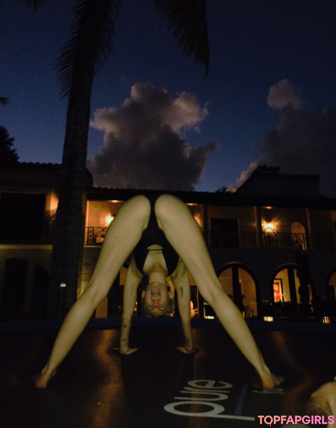 Nacktes geleaktes OnlyFans-Foto von Miley Cyrus #1979
