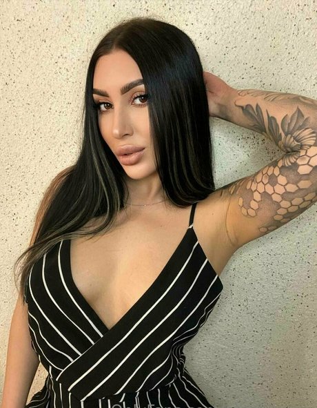 Nacktes geleaktes OnlyFans-Foto von Alinagreys