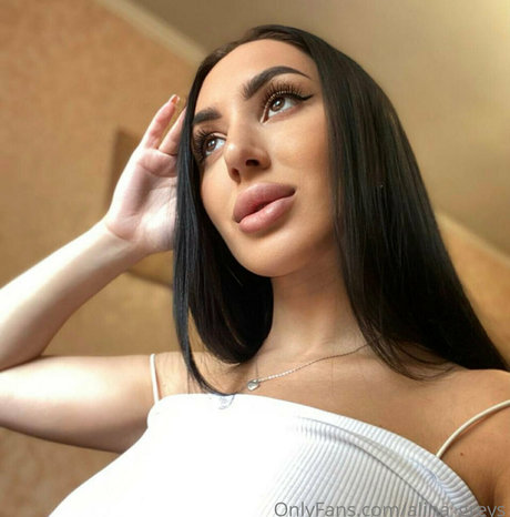 Nacktes geleaktes OnlyFans-Foto von Alinagreys