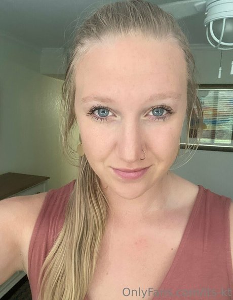 Nacktes geleaktes OnlyFans-Foto von Itskt