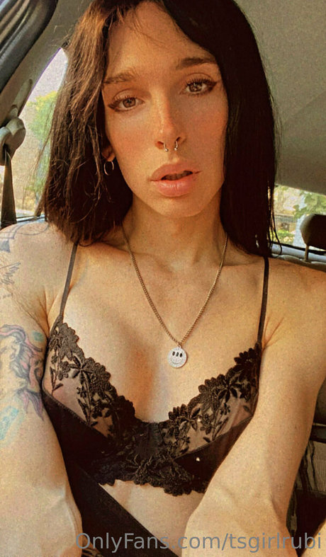 Nacktes geleaktes OnlyFans-Foto von Tsgirlrubi