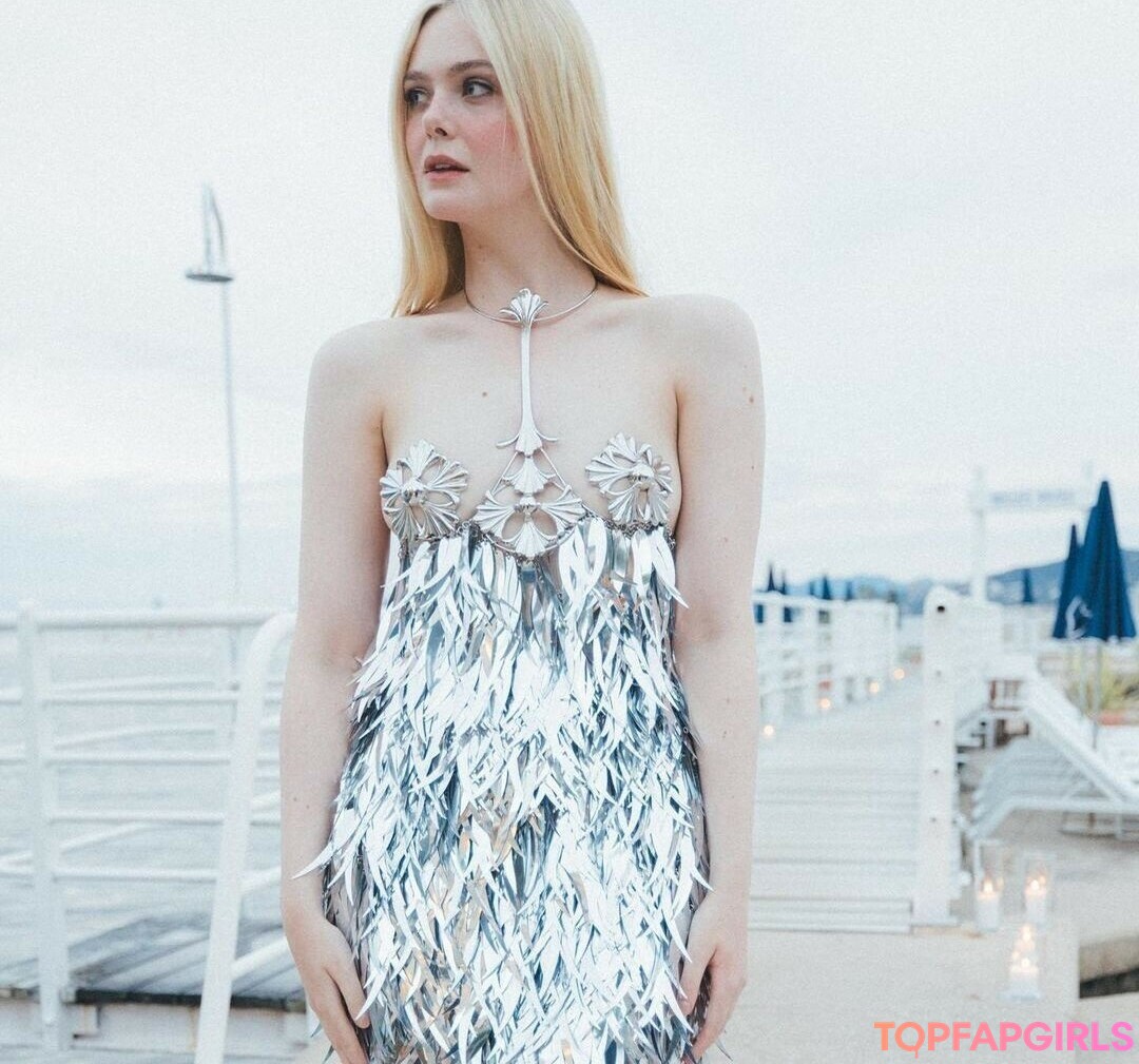 Nacktes geleaktes OnlyFans-Foto von Elle Fanning #1035