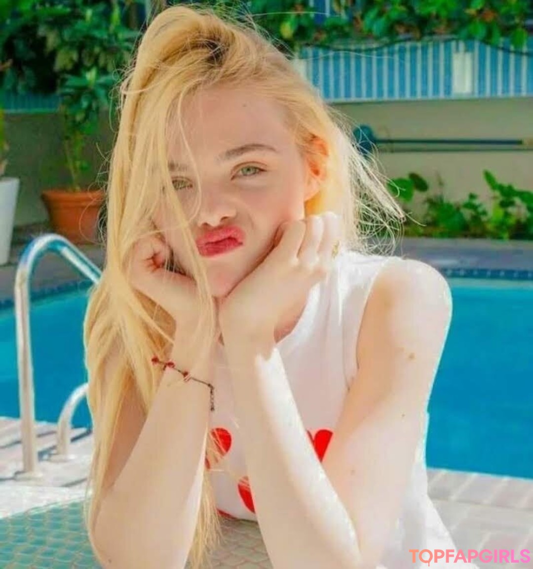 Nacktes geleaktes OnlyFans-Foto von Elle Fanning #1071